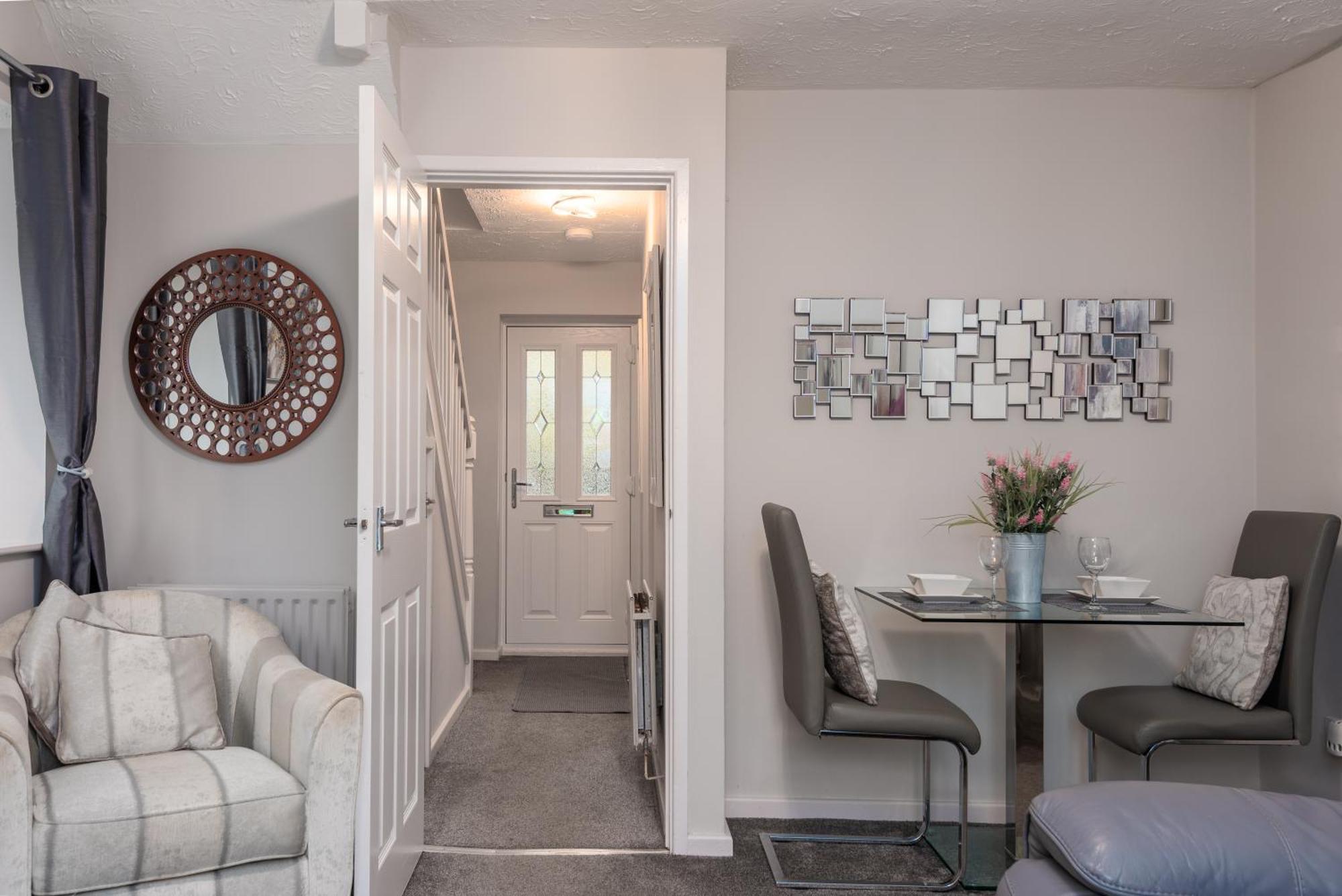 Holiday home Cherry Tree Mews: Pet-friendly Self-check-in With Fast Wi-fi
