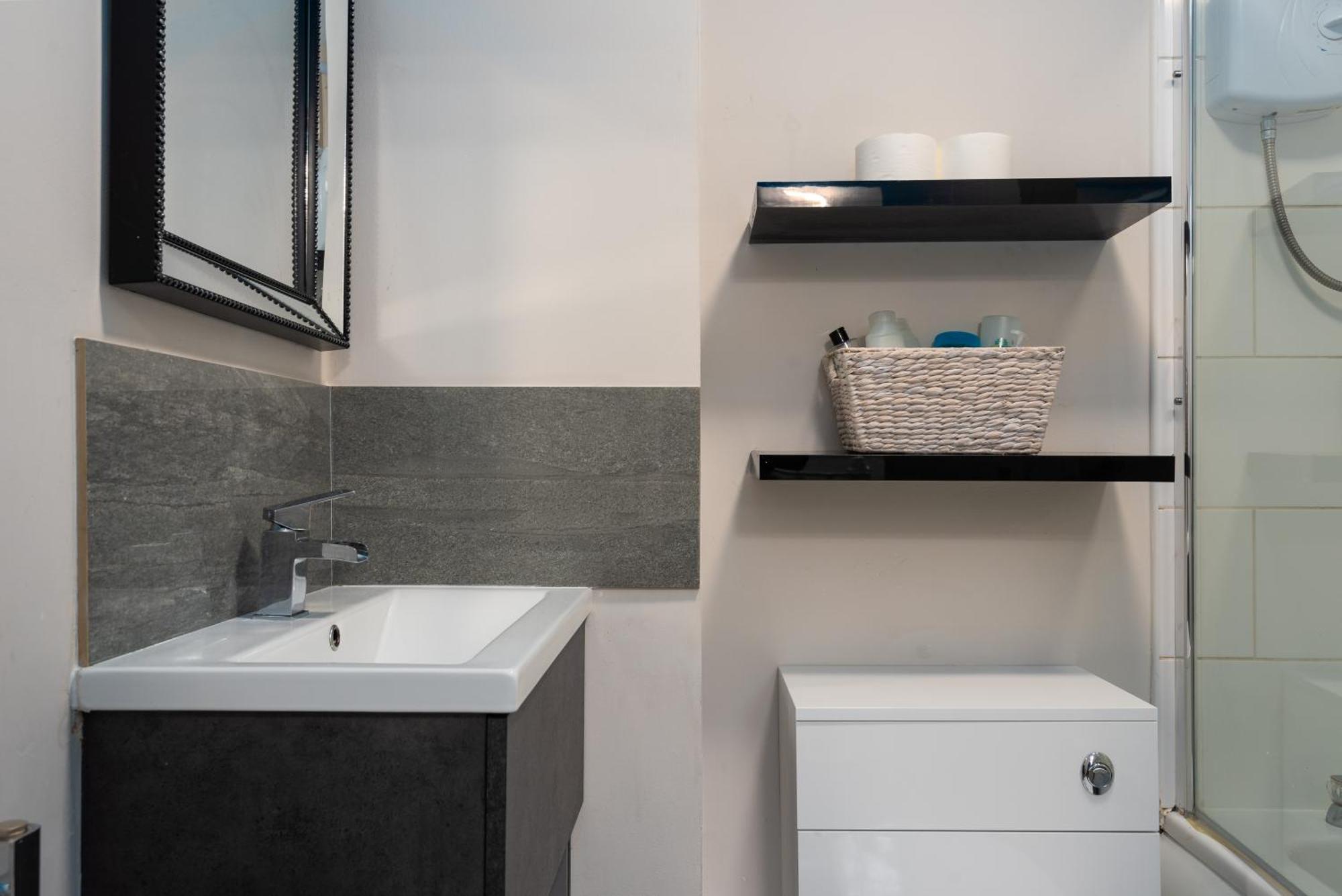 Cherry Tree Mews: Pet-friendly Self-check-in With Fast Wi-fi Holiday home Worcester