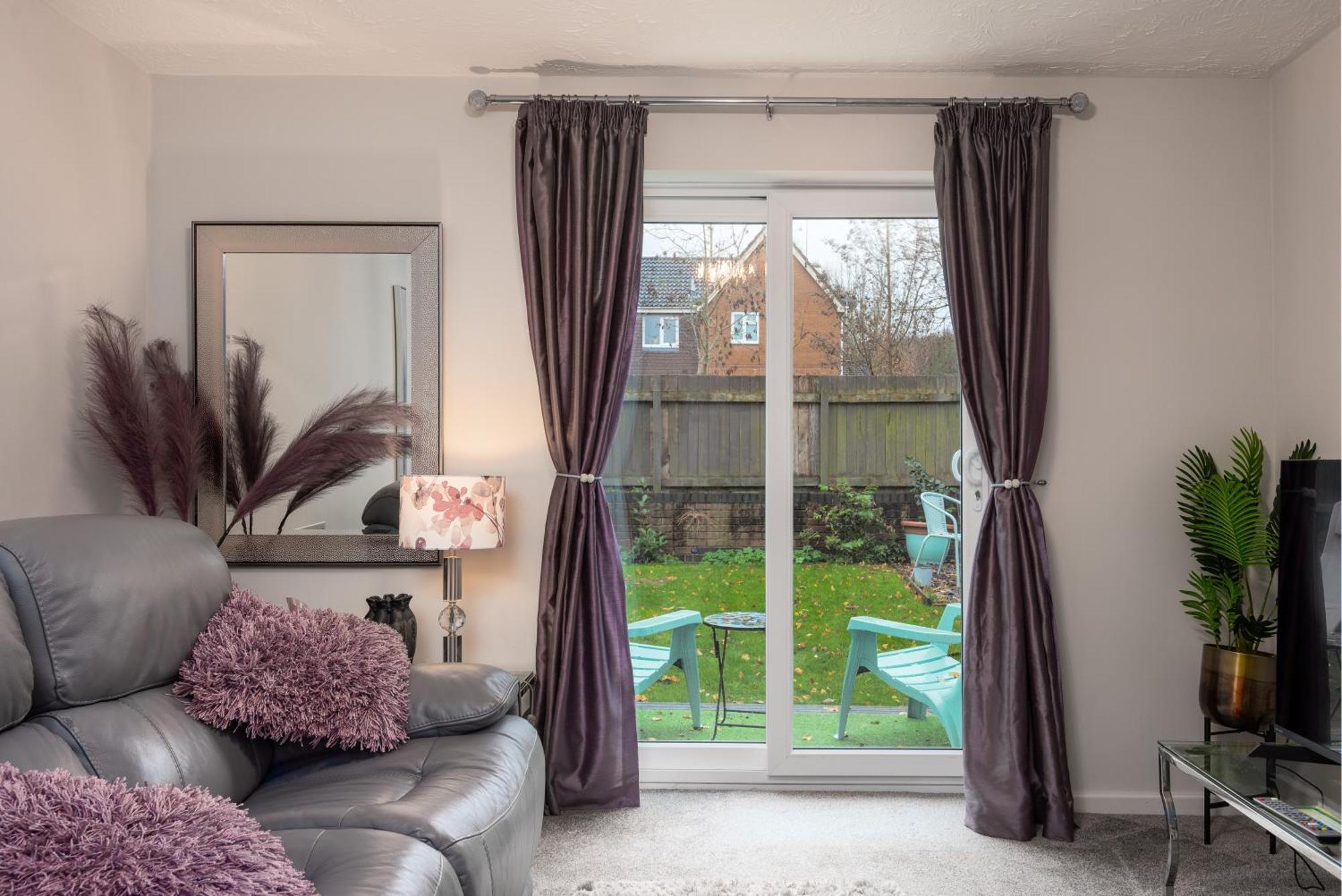 Cherry Tree Mews: Pet-friendly Self-check-in With Fast Wi-fi Holiday home *