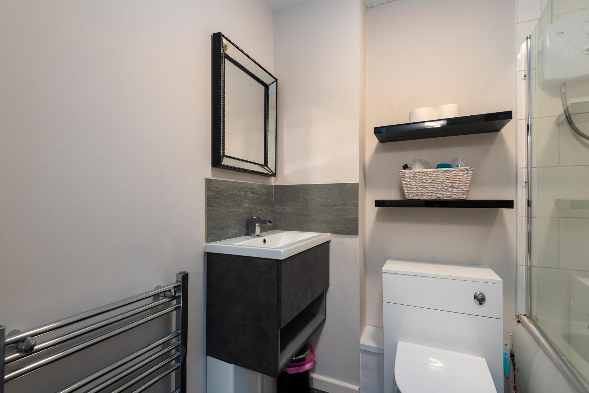 Cherry Tree Mews: Pet-friendly Self-check-in With Fast Wi-fi Holiday home Worcester