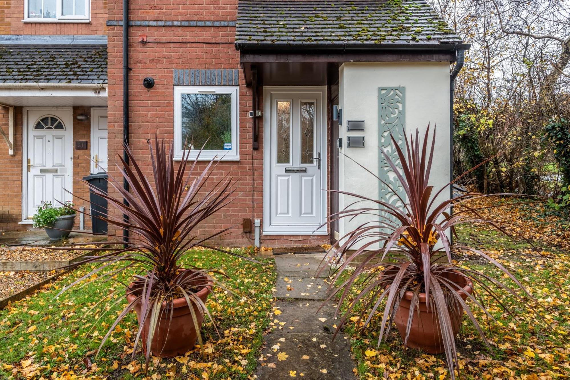 Cherry Tree Mews: Pet-friendly Self-check-in With Fast Wi-fi Holiday home *